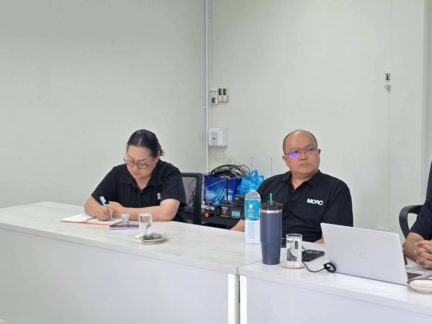 title - ปฏิรูปที่ดินจังหวัดเพชรบุรี พร้อมด้วย เจ้าหน้าที่ ส.ป.ก.เพชรบุรี ประชุมสรุปผลการติดตามแนวทางการแก้ไขปัญหาโครงการแก้ไขปัญหาที่ดินทำกินของเกษตรกรสภาประชาชน 4 ภาค ร่วมกับเจ้าหน้าที่ 3 สำนักของสำนักงานการปฏิรูปที่ดินเพื่ือเกษตรกรรม ได้แก่ สำนักกฎหมาย สำนักจัดการปฏิรูปที่ดิน และสำนักจัดการแผนที่และสารบบที่ดิน